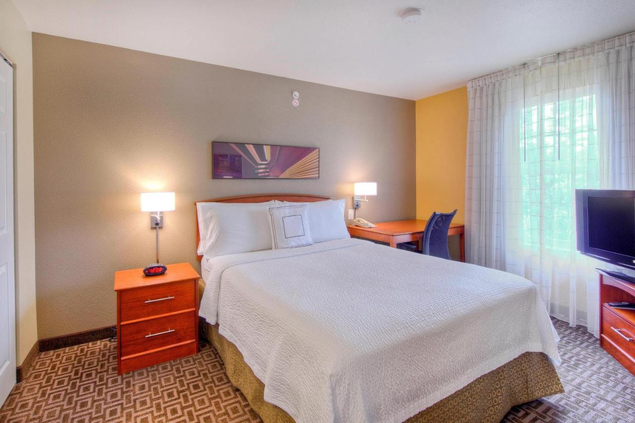 Towneplace Suites Raleigh Cary/Weston Parkway Eksteriør billede
