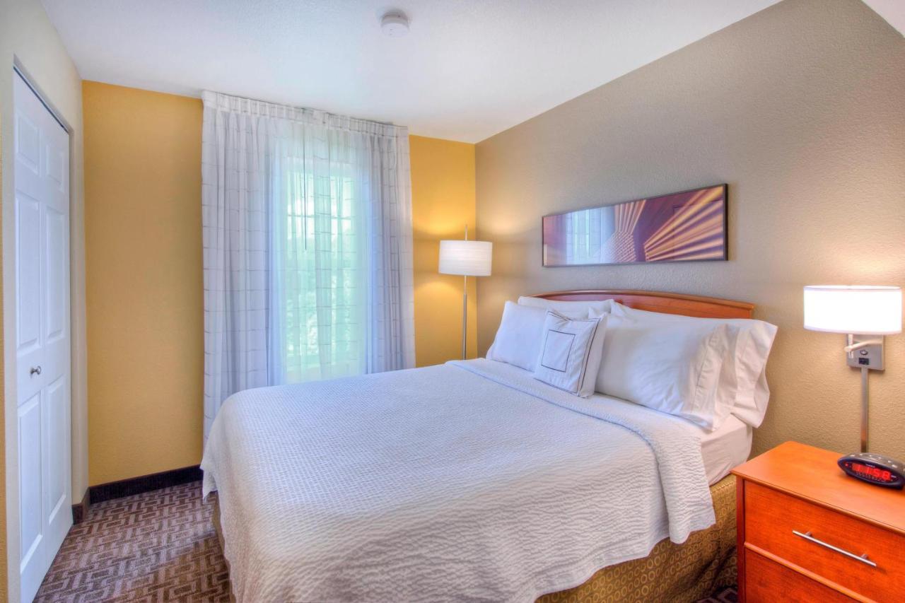 Towneplace Suites Raleigh Cary/Weston Parkway Eksteriør billede