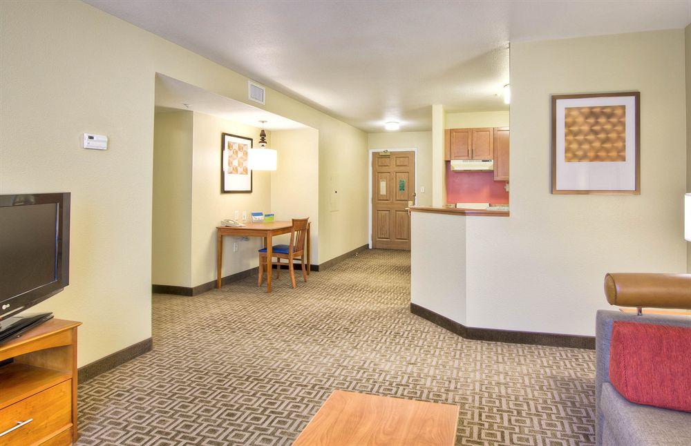 Towneplace Suites Raleigh Cary/Weston Parkway Eksteriør billede