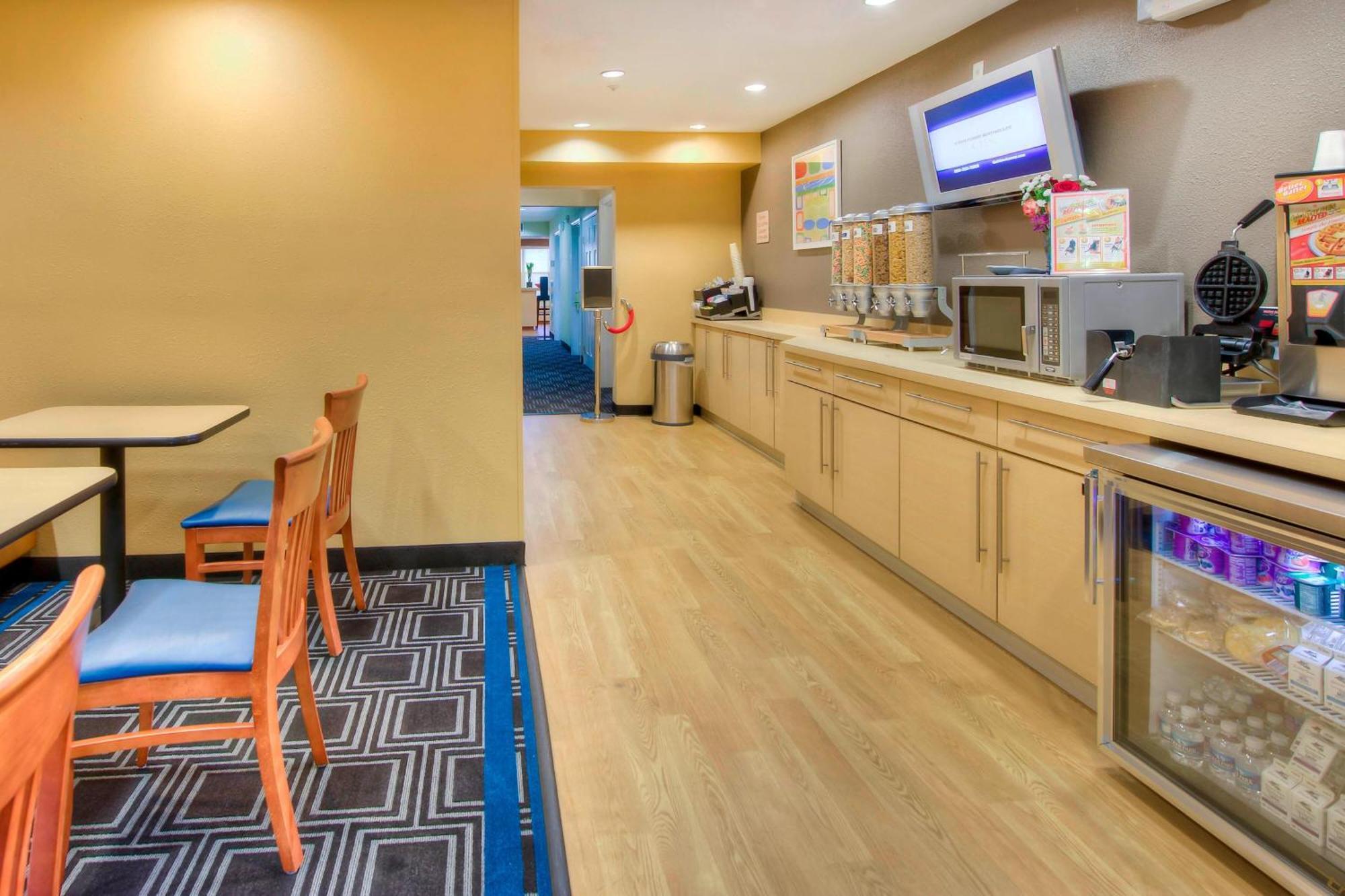 Towneplace Suites Raleigh Cary/Weston Parkway Eksteriør billede