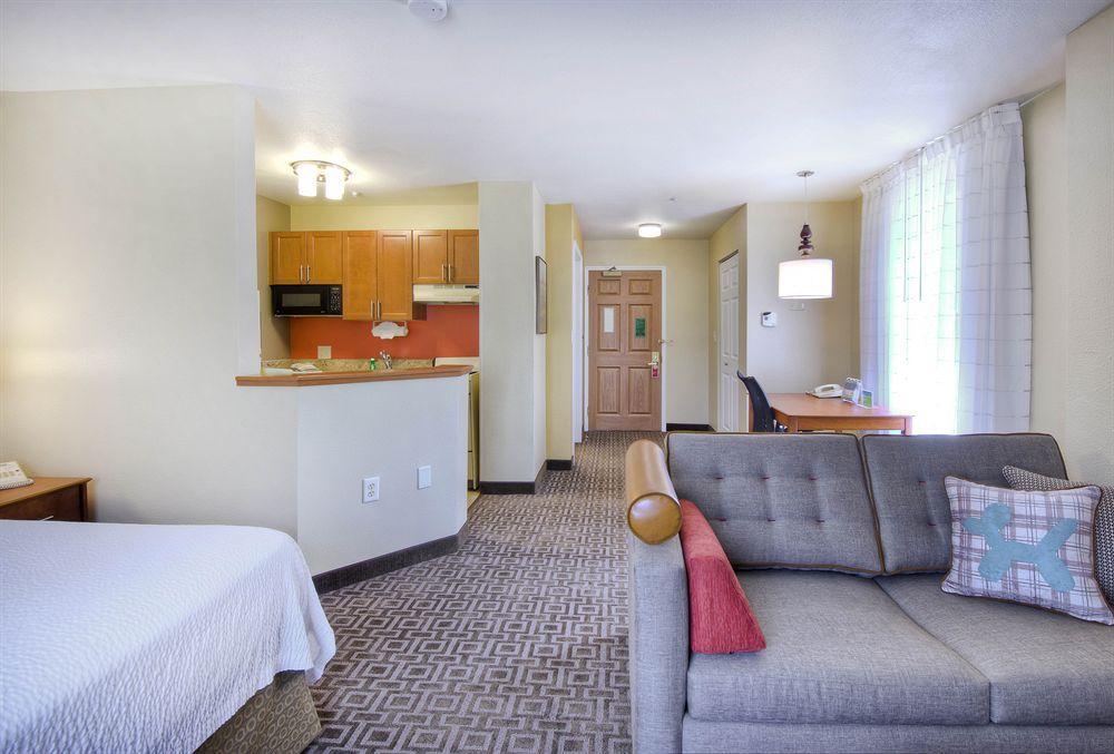 Towneplace Suites Raleigh Cary/Weston Parkway Eksteriør billede
