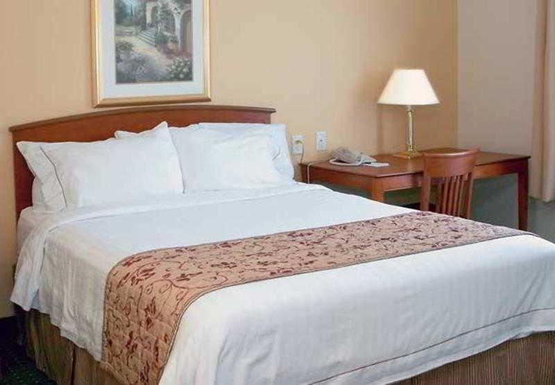 Towneplace Suites Raleigh Cary/Weston Parkway Eksteriør billede