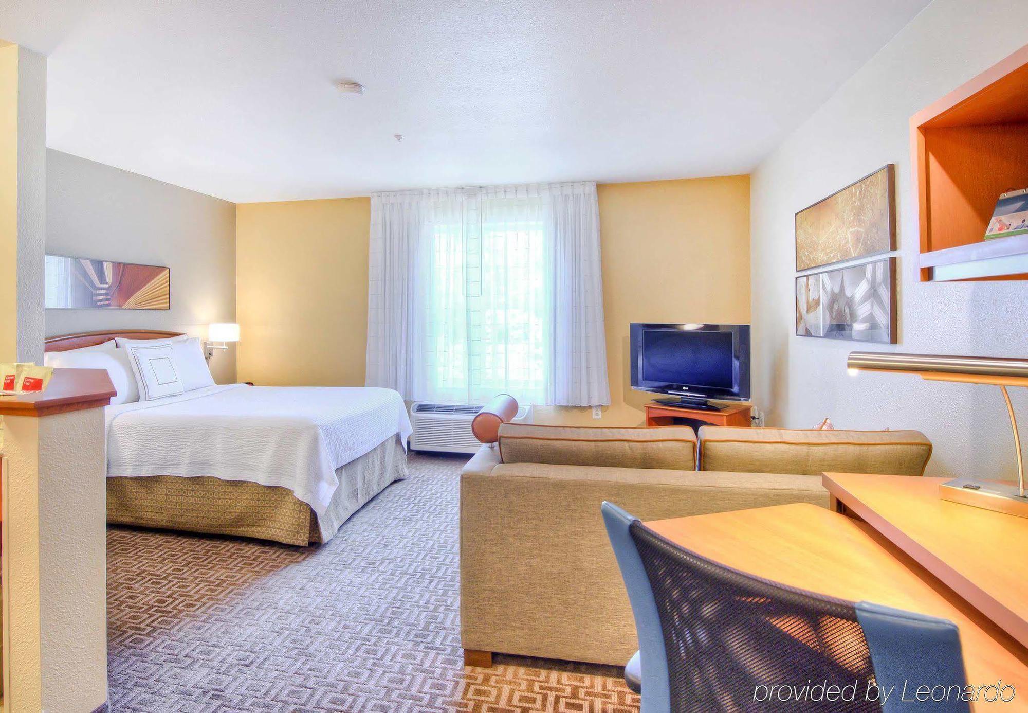 Towneplace Suites Raleigh Cary/Weston Parkway Eksteriør billede