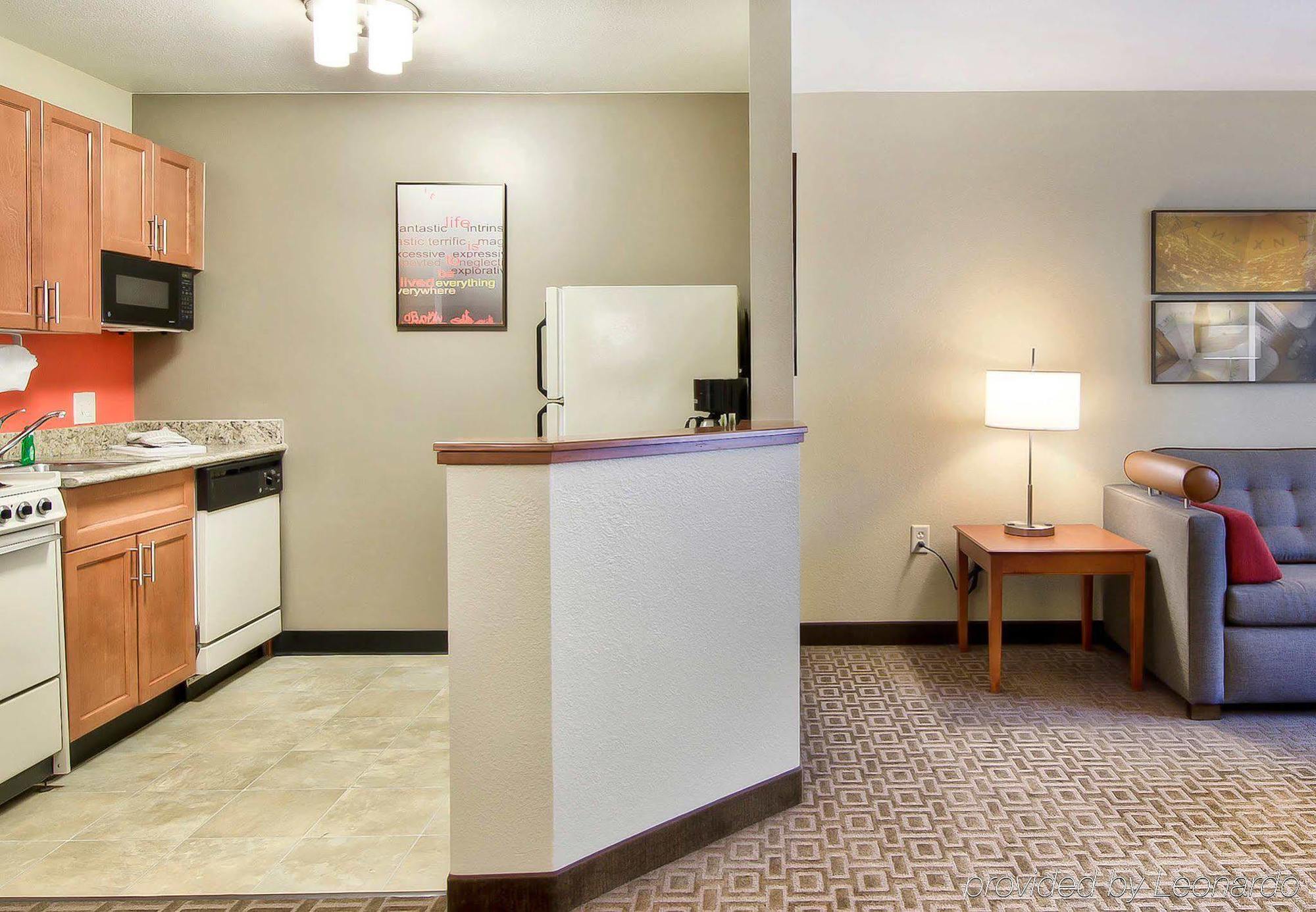 Towneplace Suites Raleigh Cary/Weston Parkway Eksteriør billede