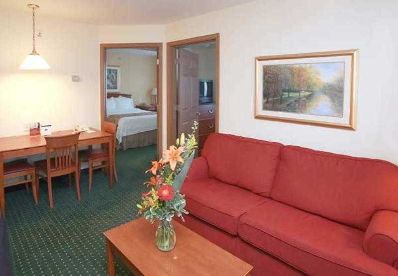 Towneplace Suites Raleigh Cary/Weston Parkway Eksteriør billede